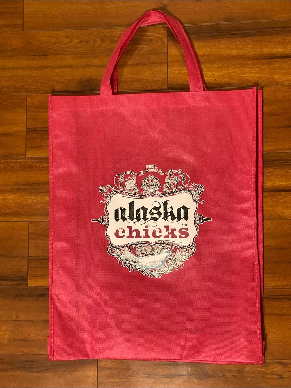 NWOT Alaska Chicks Bag